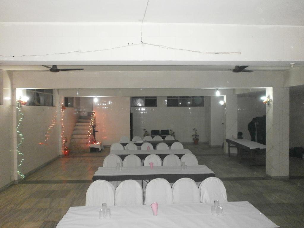 Hotel Safari Agra  Kültér fotó