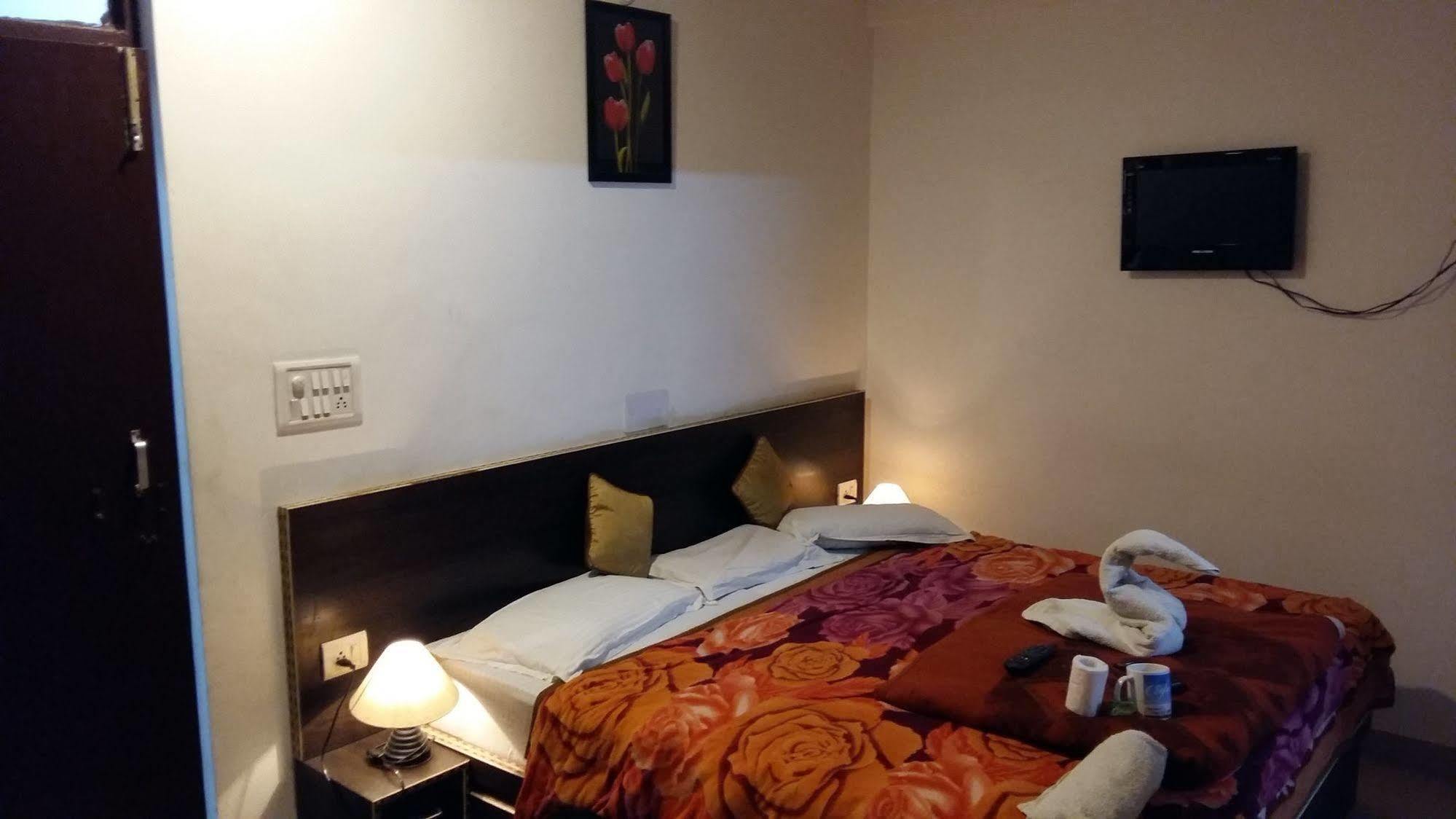Hotel Safari Agra  Kültér fotó